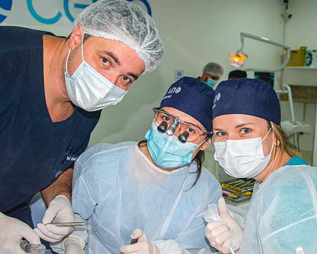 Formación para implantólogos Dental Tour Brasil Cirugía Sobre Pacientes